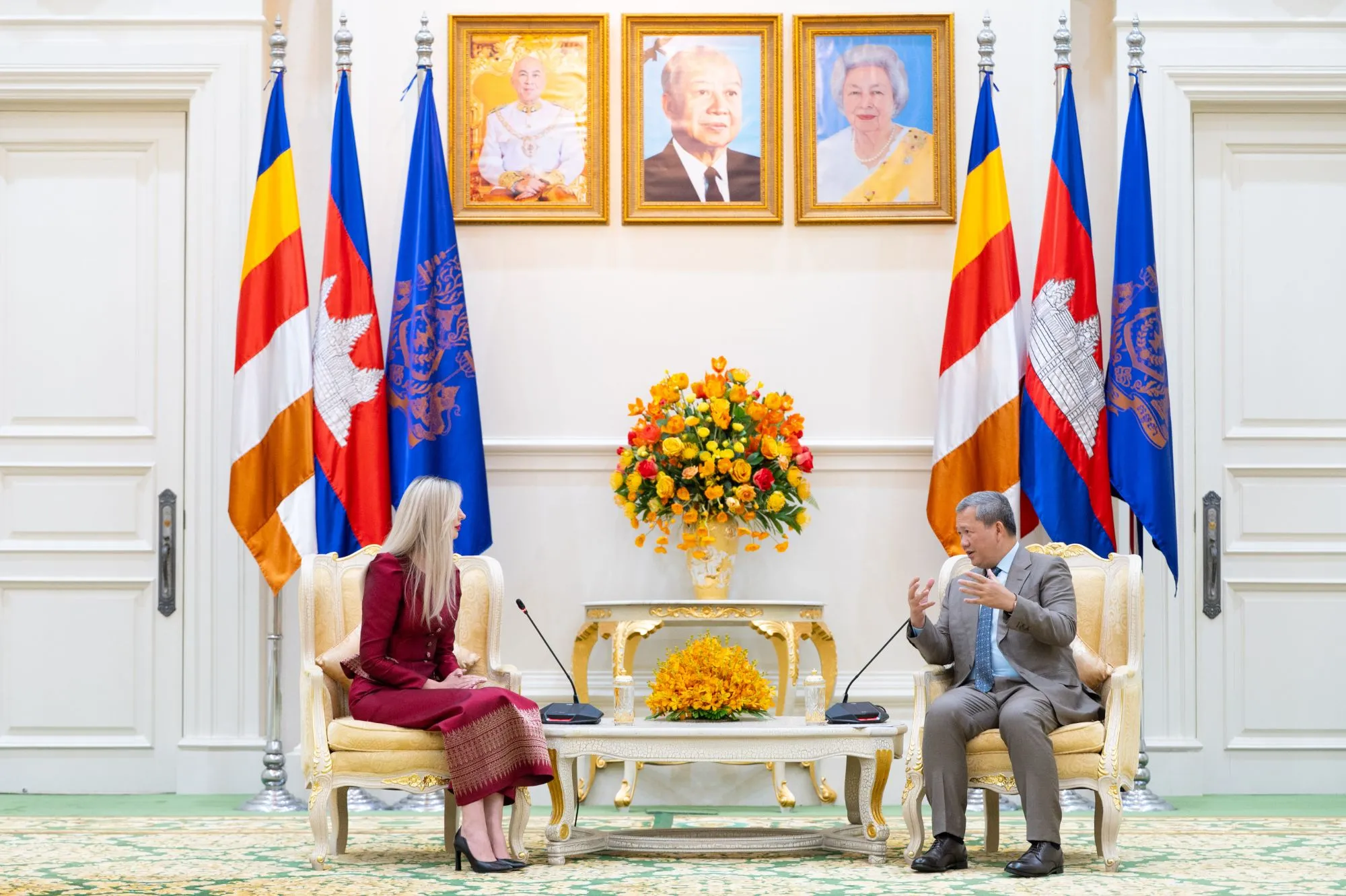 Iwona Kmiecik during a meeting with the Prime Minister of Cambodia Hun Manet at the Peace Palace in Phnom Penh